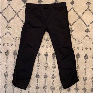 GAP Fit Motion Capri Workout Leggings